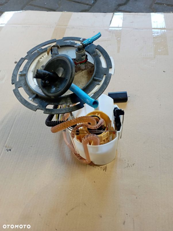 BMW F46 2.0 D POMPA PALIWA PŁYWAK 7325137 - 1