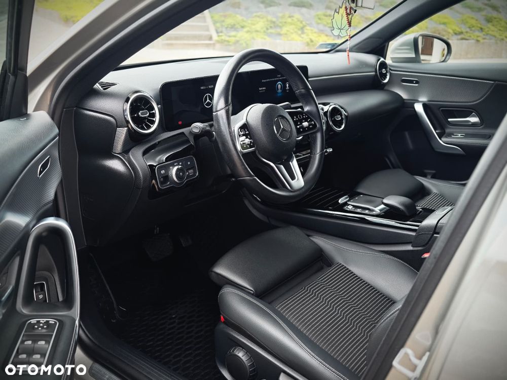 Mercedes-Benz Klasa A 180 7G-DCT - 16