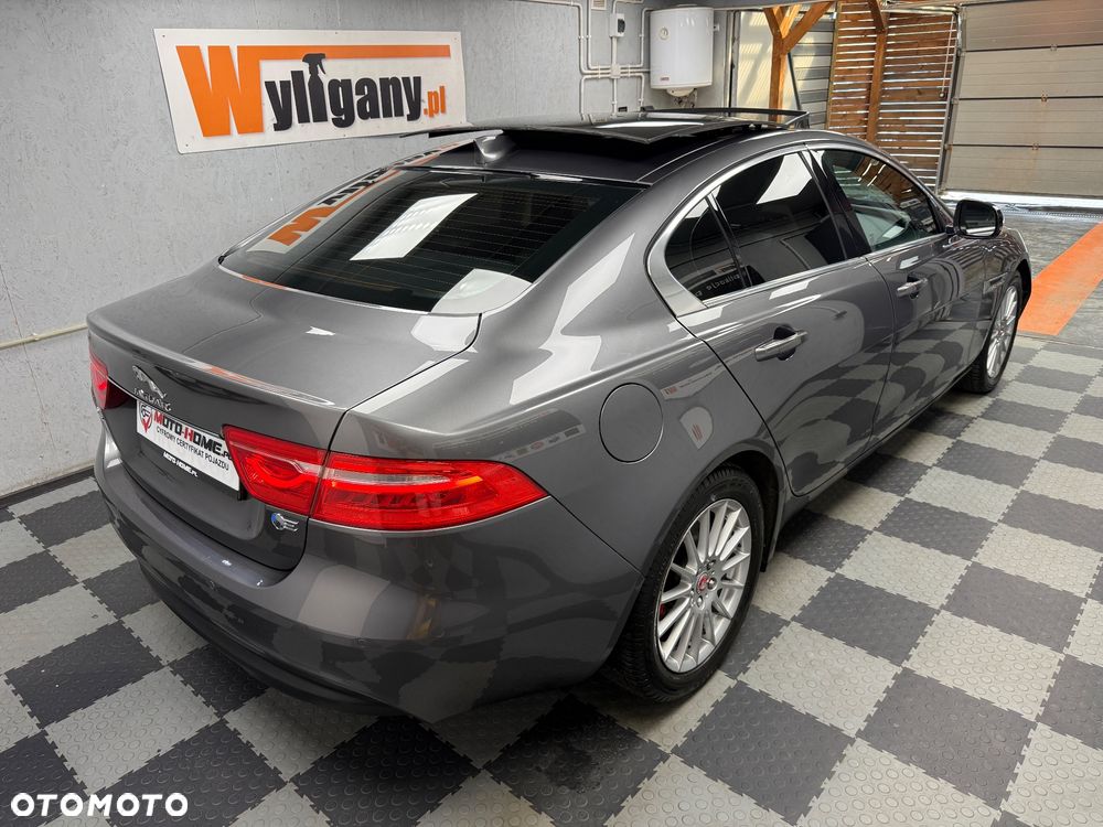 Jaguar XE - 6