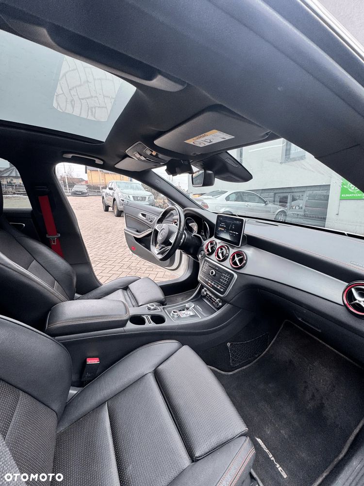 Mercedes-Benz CLA AMG 45 4Matic 7G-DCT - 12