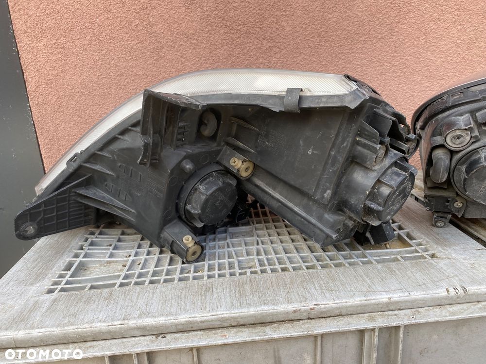 lampa rexton I prawa eu cała - 2