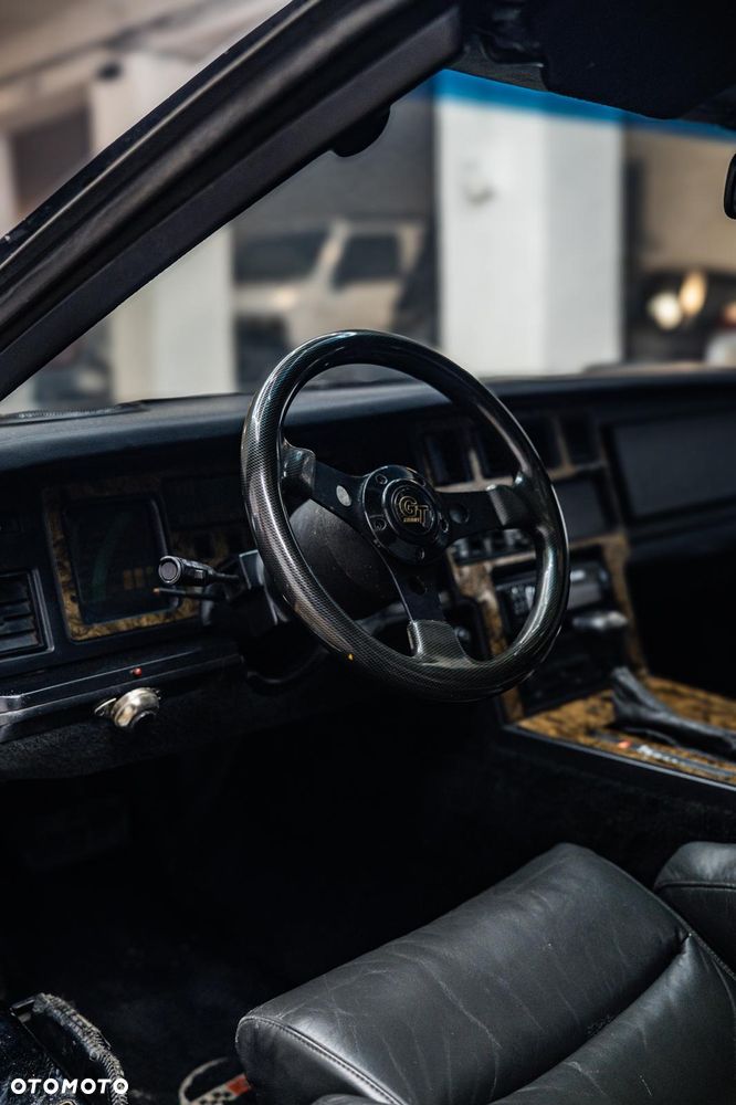 Chevrolet Corvette - 11