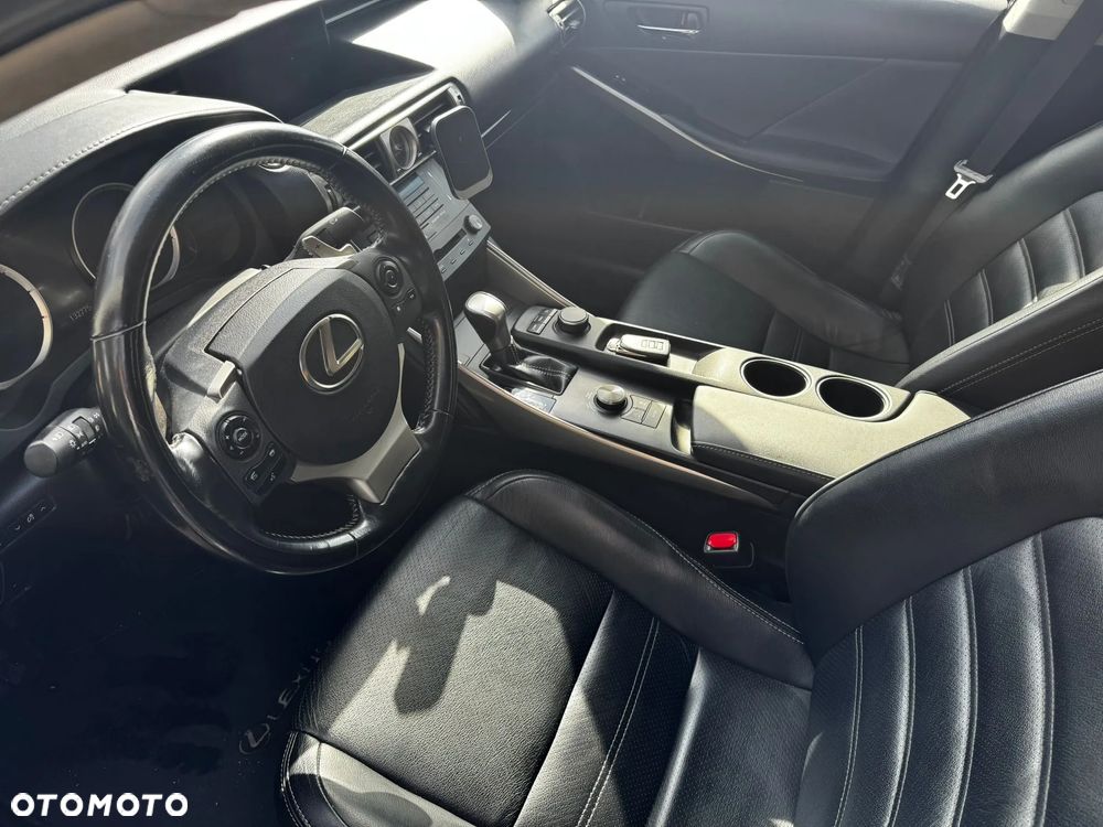 Lexus IS 200t Elite - 6