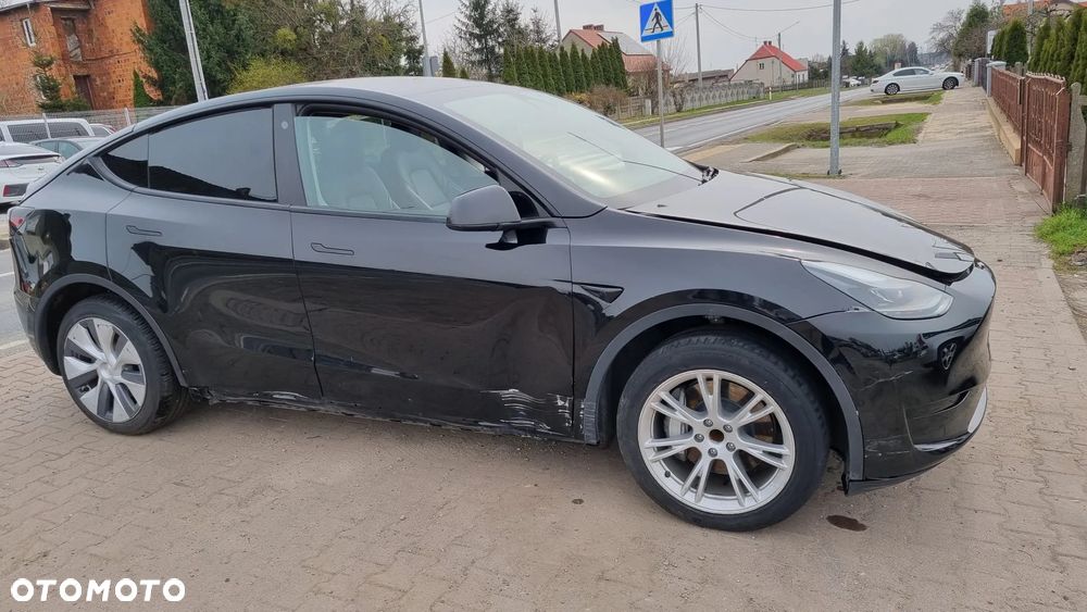 Tesla Model Y RWD - 24