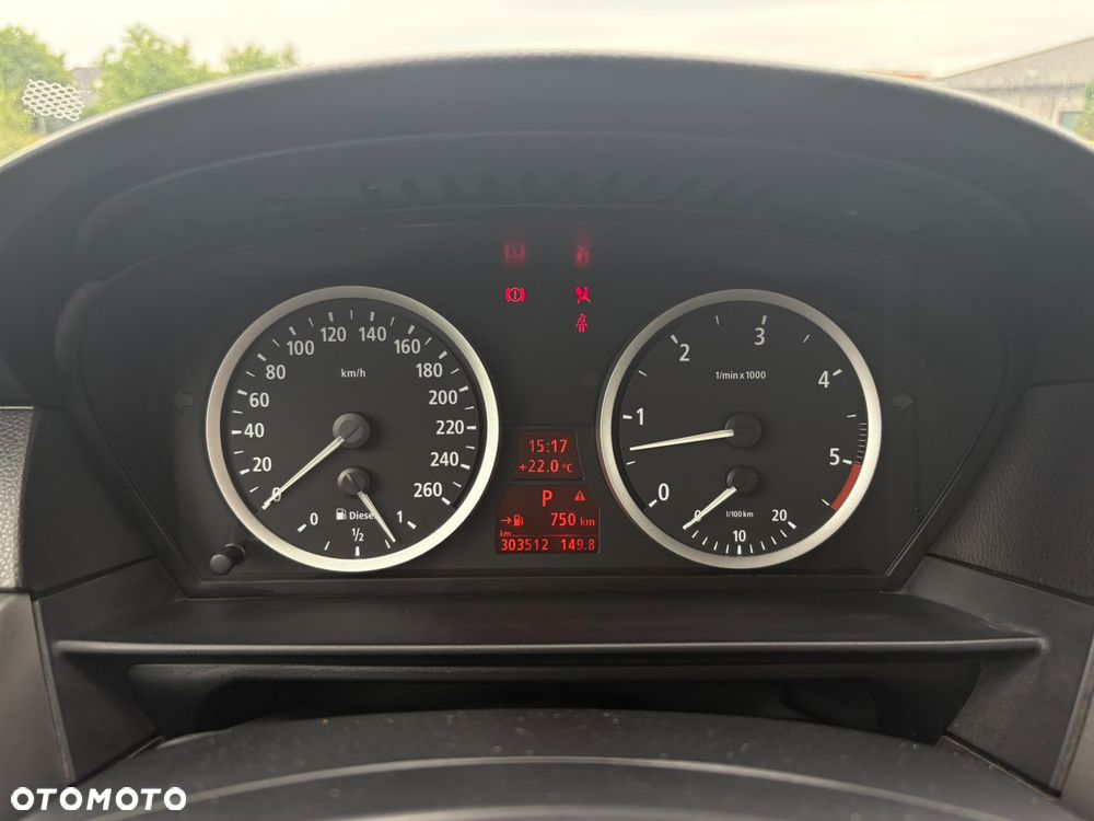 BMW Seria 5 525d - 35