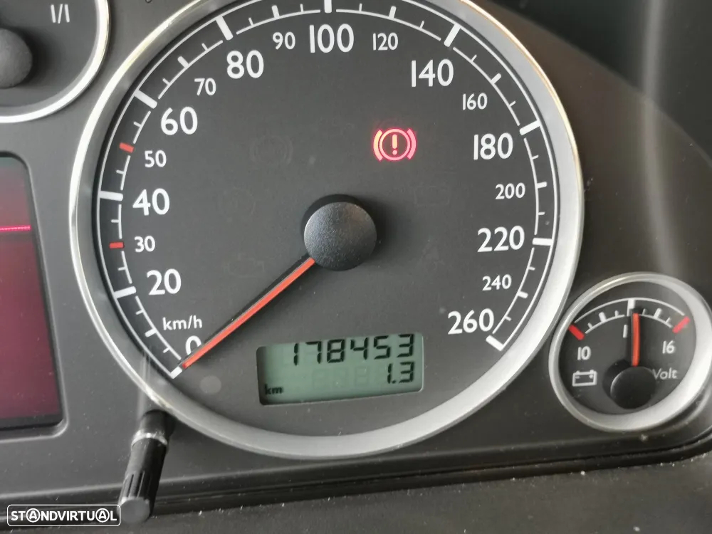 VW Sharan 2.0 TDi Highline - 25
