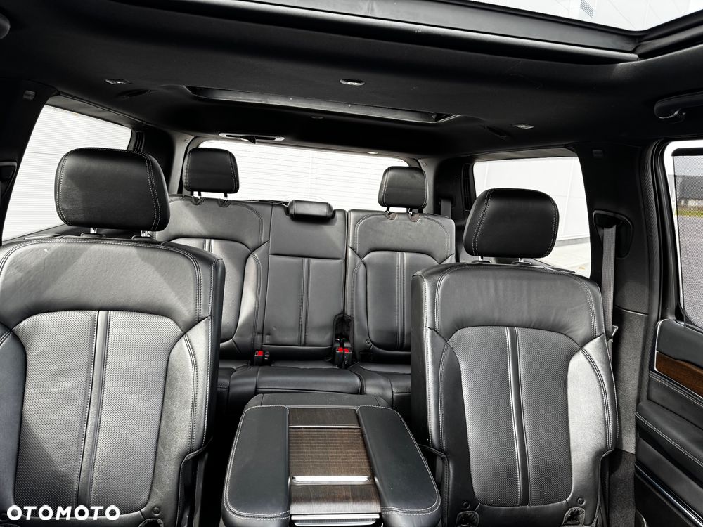 Jeep Grand Wagoneer - 13