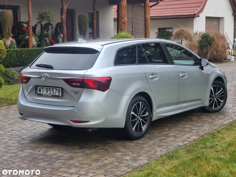 Toyota Avensis 2.0 D-4D Premium - 9