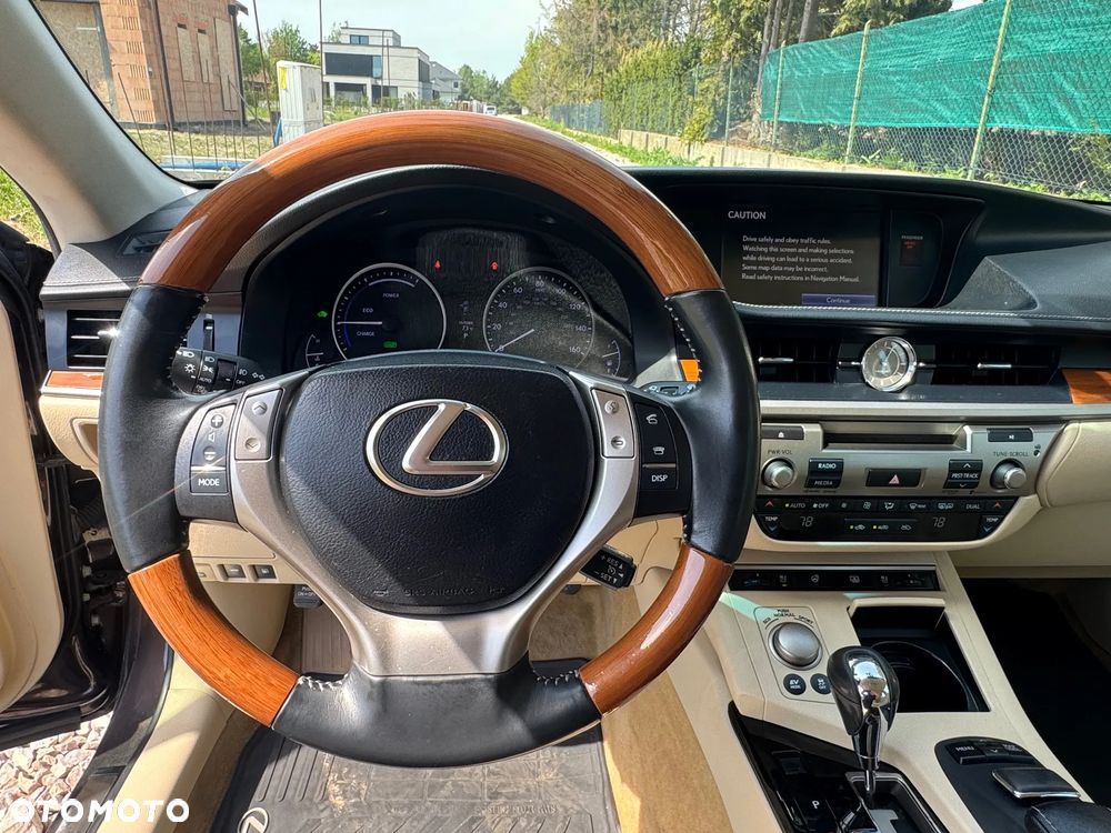 Lexus ES Standard - 25