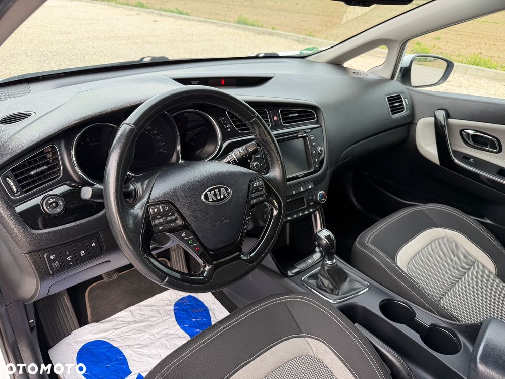 Kia Ceed - 27