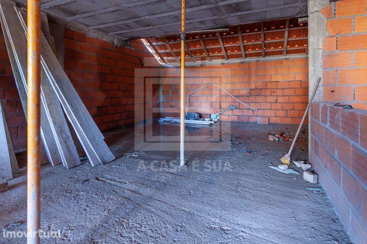 Moradia em fase de restauro a 500 metros da Estação das Devesas - Grande imagem: 5/19