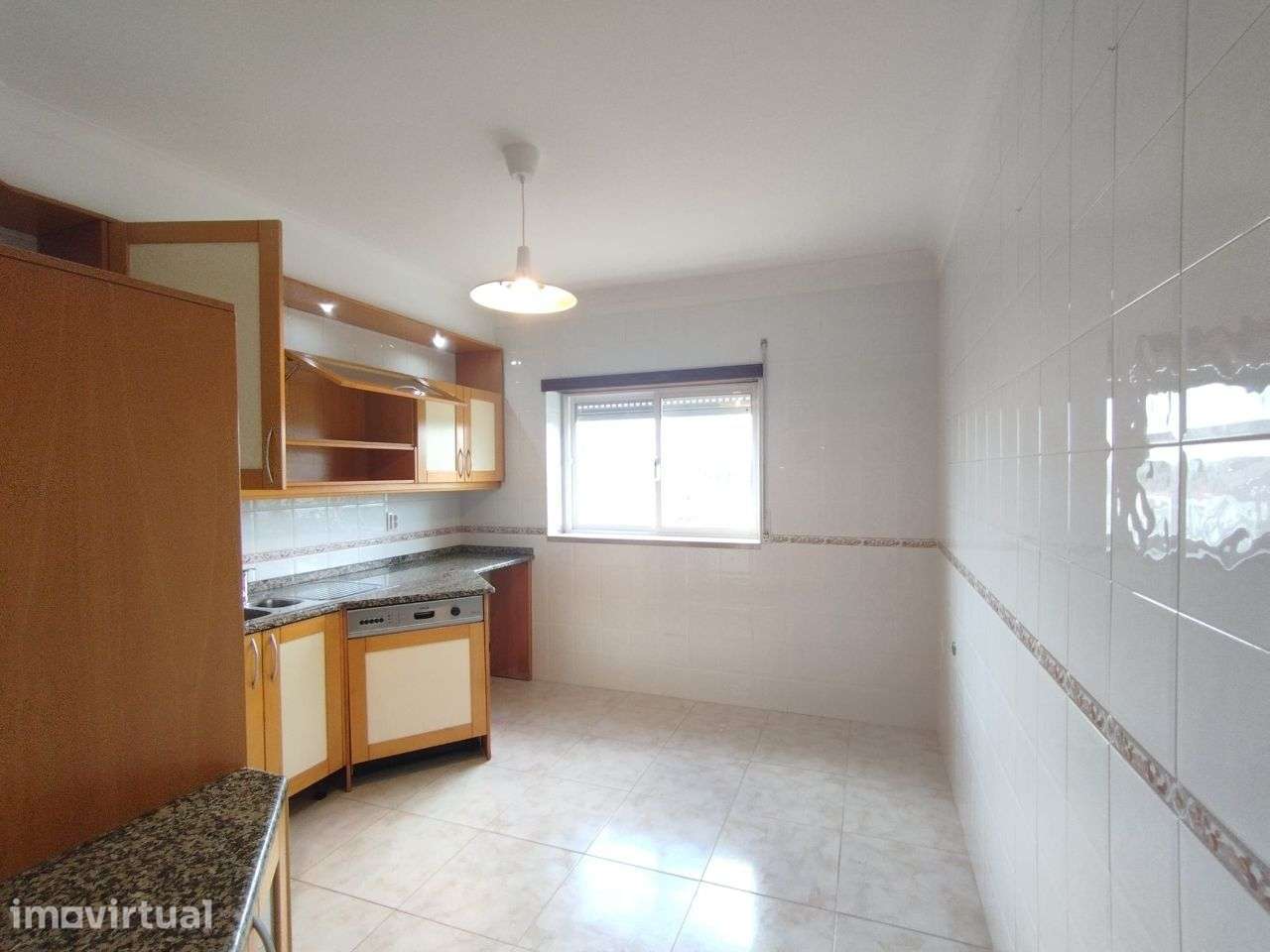 APARTAMENTO T3+1 com arrecadação e varanda! - Grande imagem: 3/25