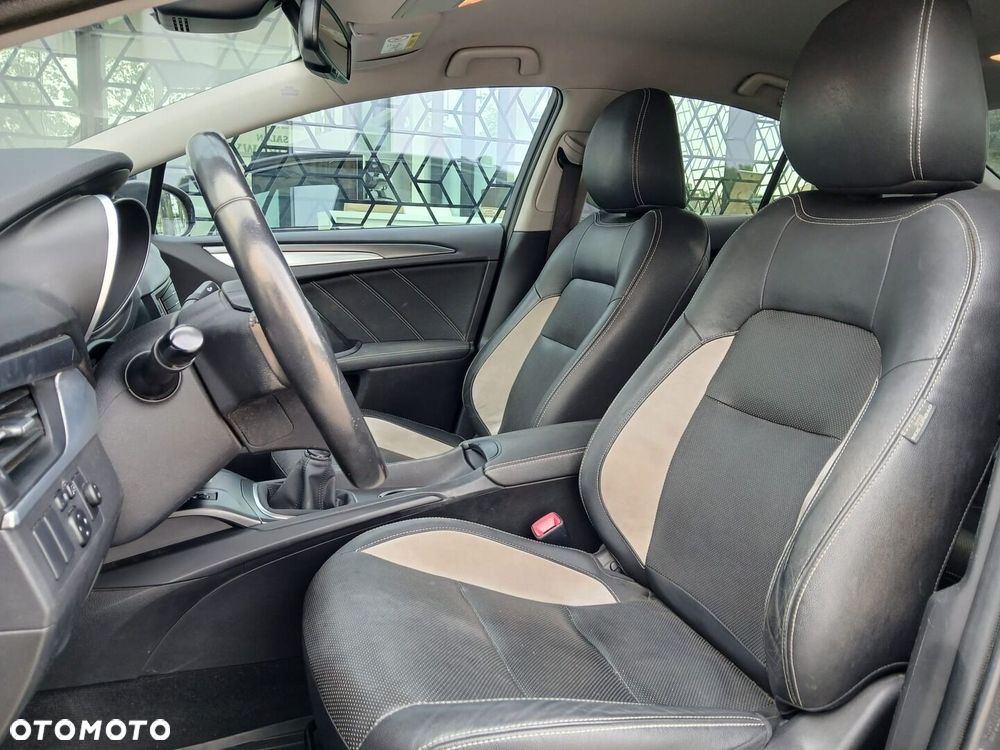 Toyota Avensis 1.8 Premium EU5 - 6