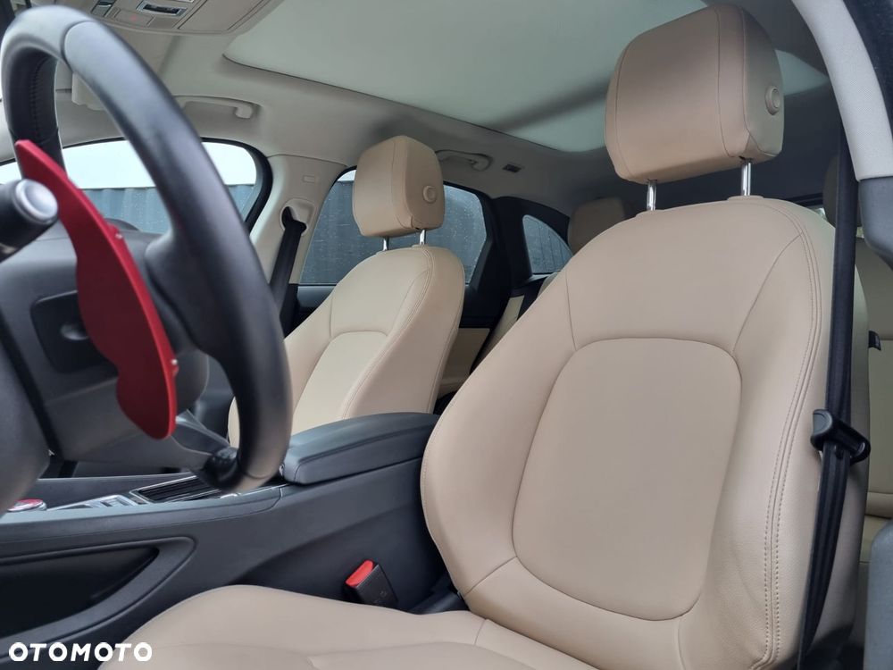 Jaguar F-Pace 25t AWD Prestige - 8