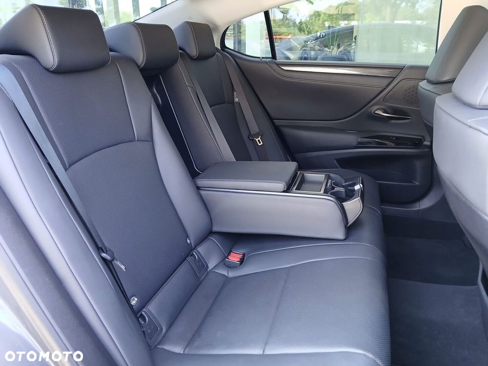 Lexus ES 300h Business Edition - 27