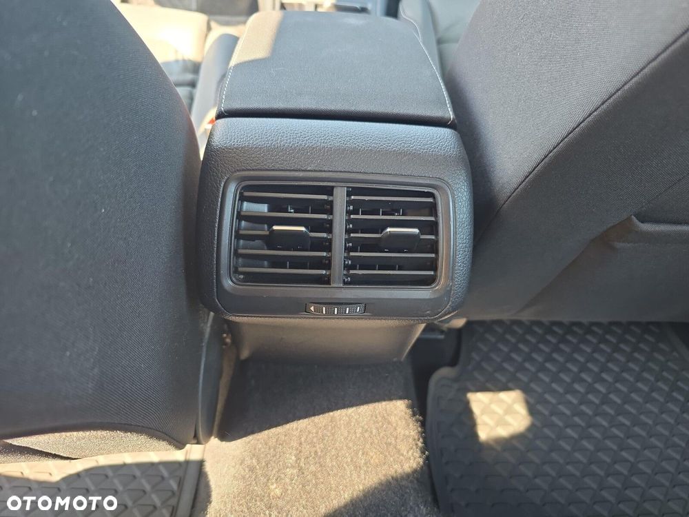Volkswagen Golf - 25