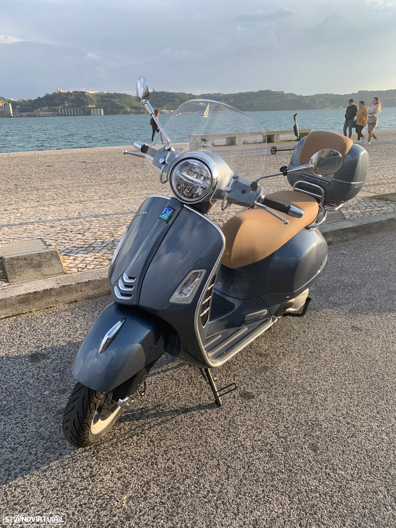 Vespa GTS Super 300 HPE - Com Acessórios - 3