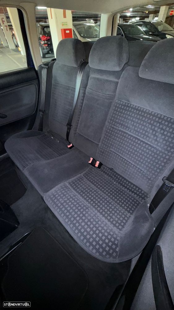 VW Passat 1.9 TDi Comfortline - 12