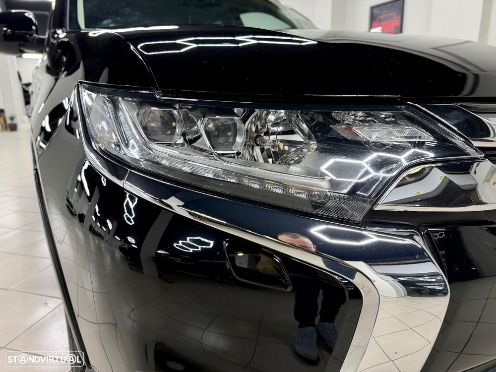 Mitsubishi Outlander 2.2 DI-D Intense Black Edition - 2