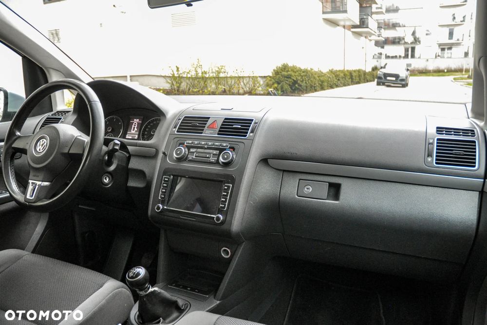 Volkswagen Touran - 10