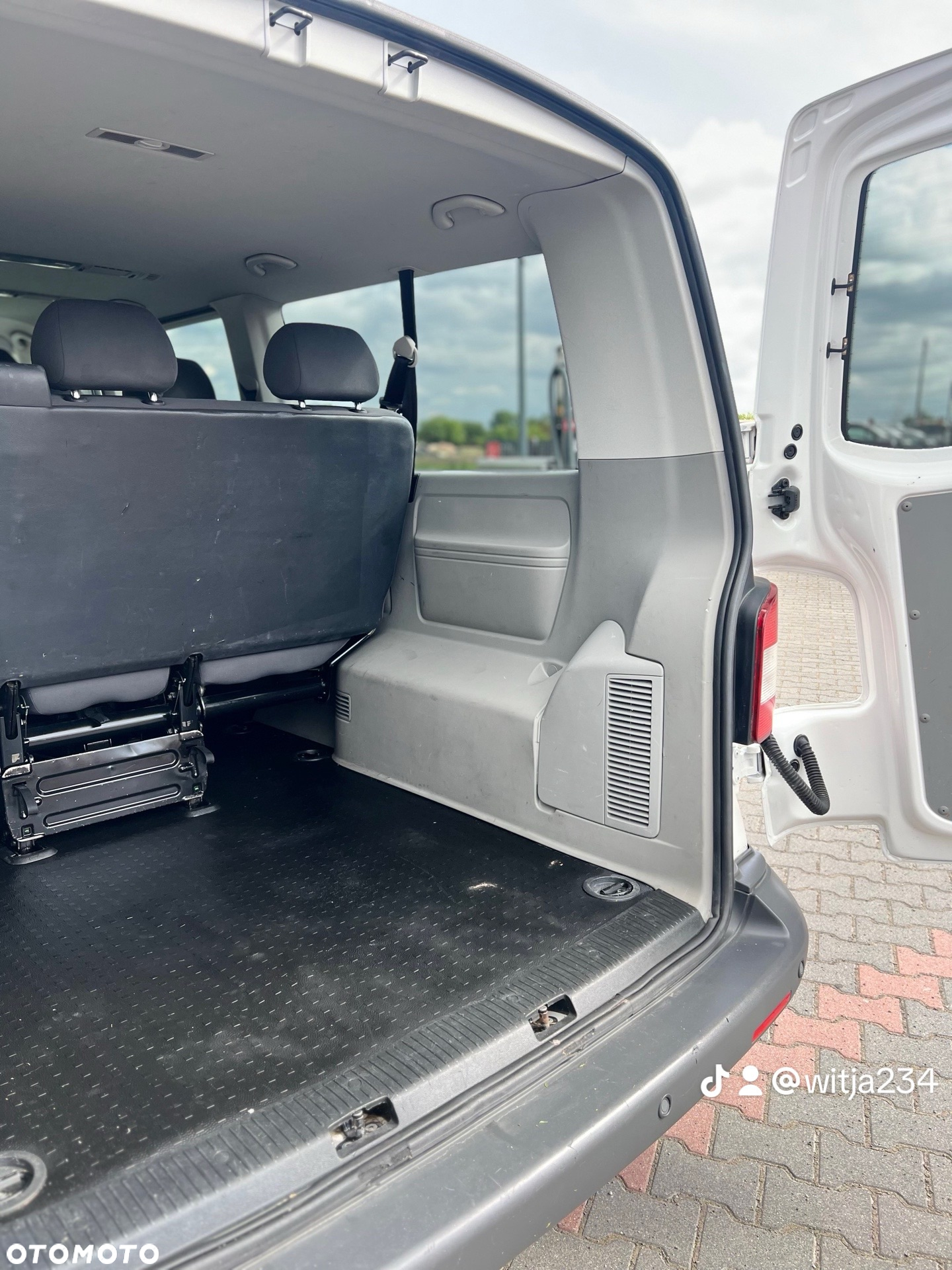 Volkswagen Caravelle BiTDI L1 Comfortline - 23