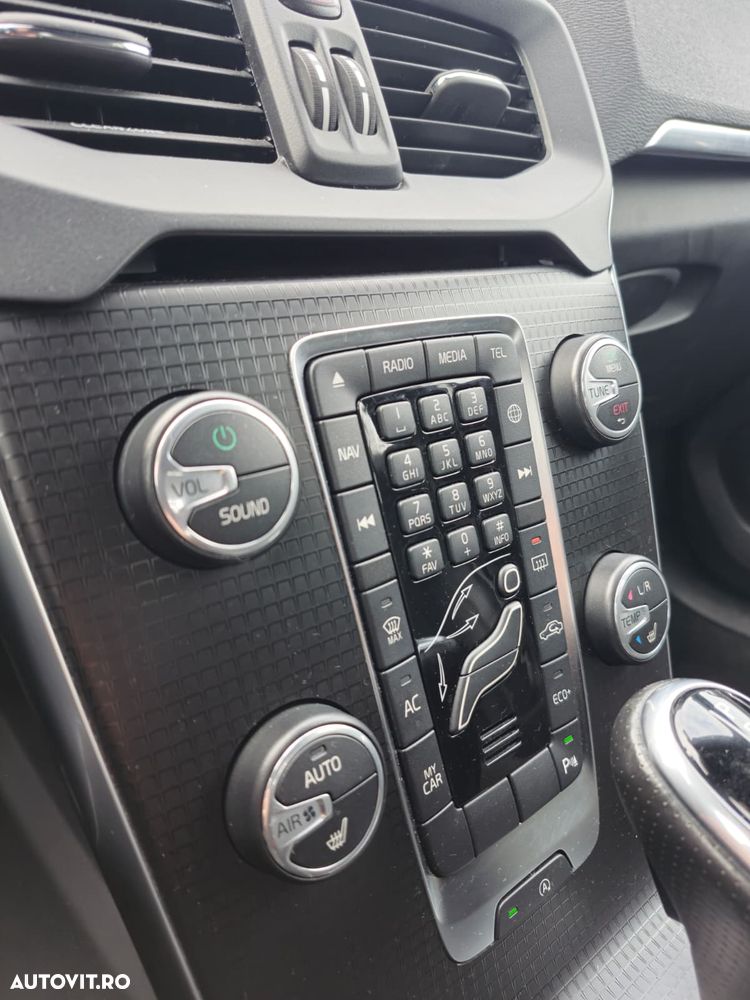 Volvo V40 D3 Aut. R-Design - 10