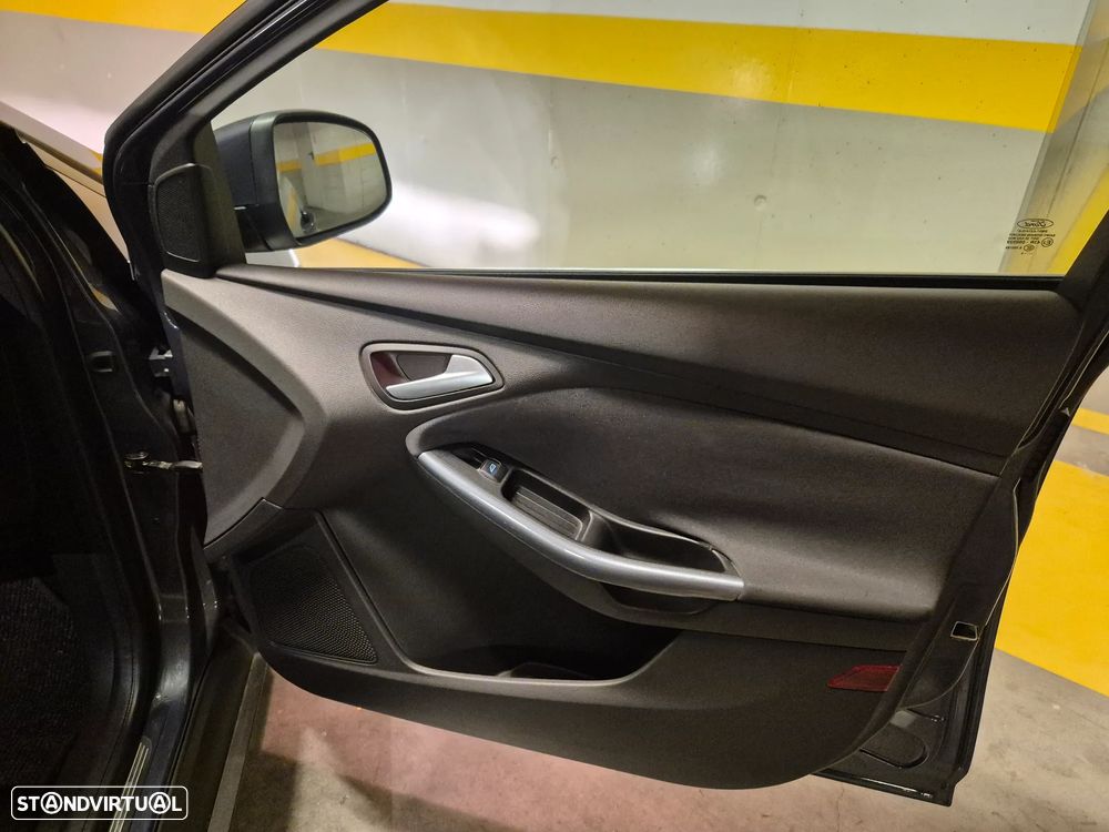 Ford Focus SW 1.6 TDCi Titanium Best - 38