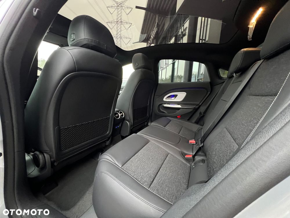 Mercedes-Benz CLA - 10