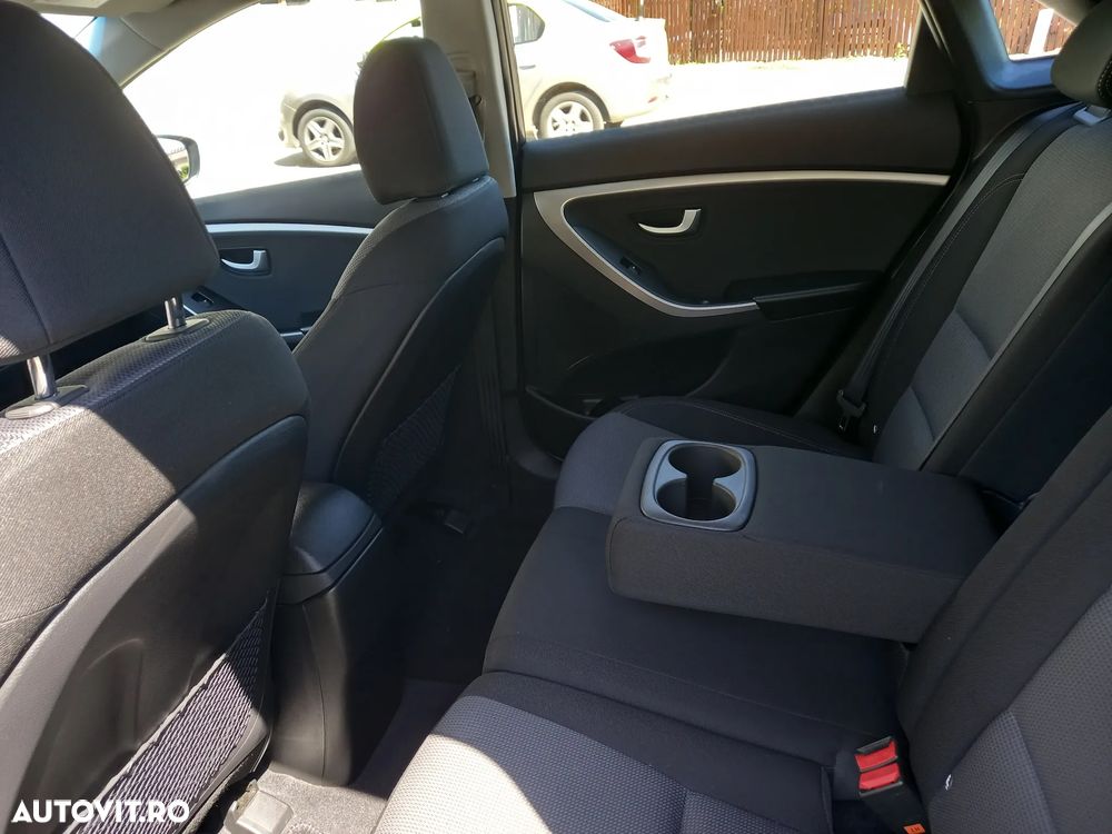 Hyundai i30 blue 1.6 CRDi Style - 9