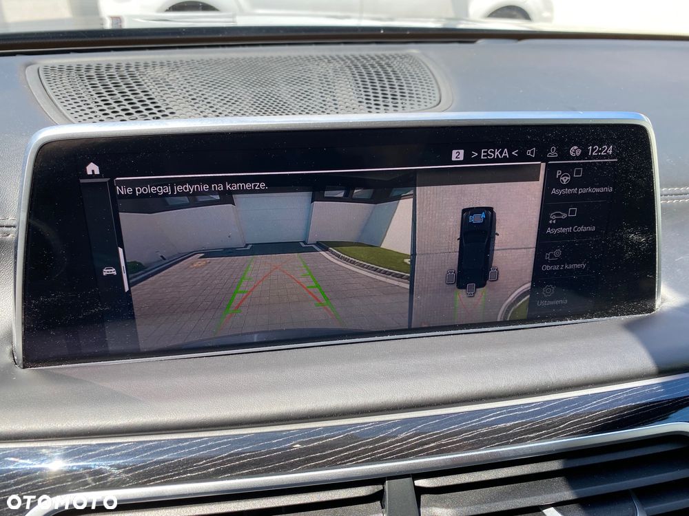 BMW Seria 7 745e sport - 36