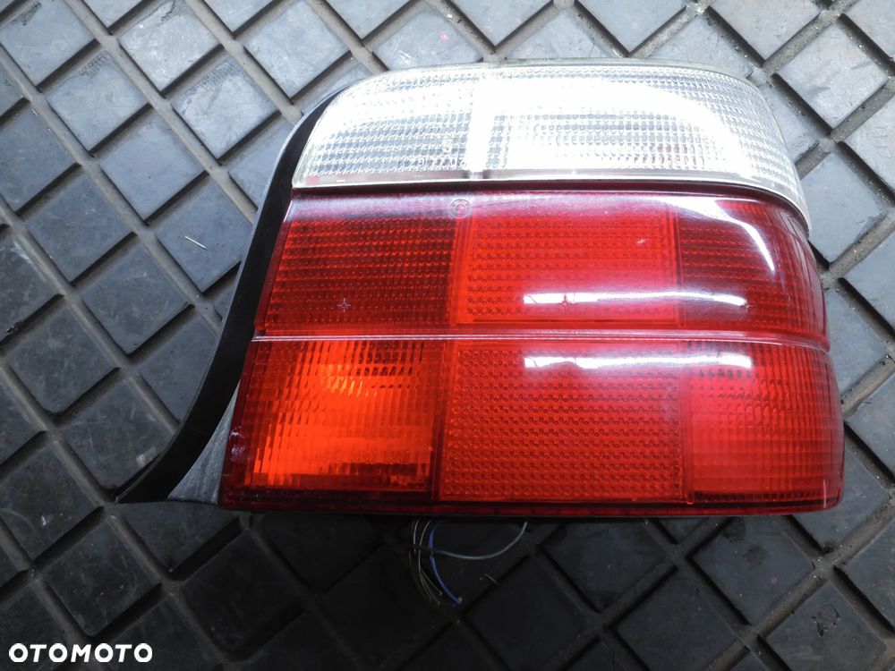 LAMPA PRAWA TYŁ TYLNA BMW E36 COMPACT ORYGINAŁ - 1
