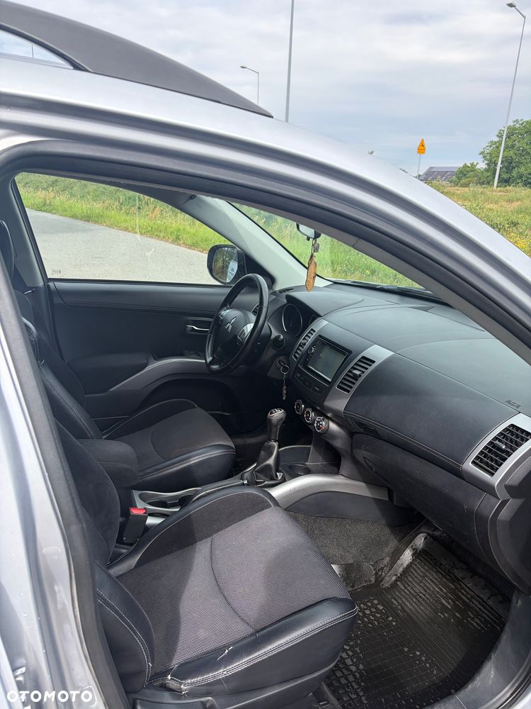 Mitsubishi Outlander 2.0 Intense NAVI 2WD EU5 - 12