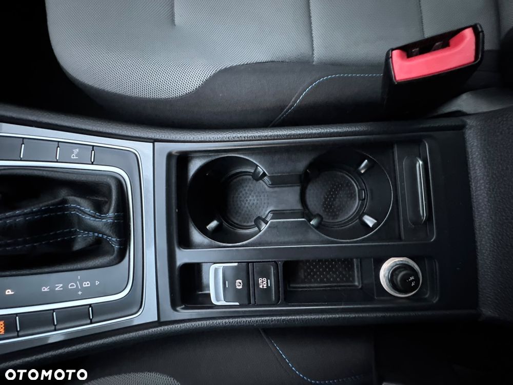 Volkswagen Golf e-Golf - 31