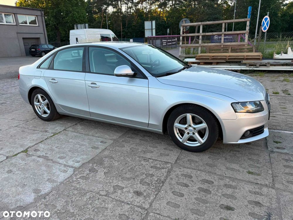 Audi A4 Limousine - 4