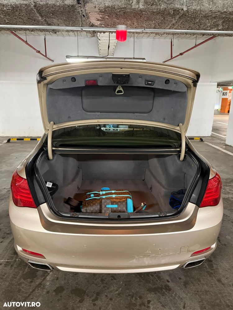 BMW Seria 7 740Li - 7