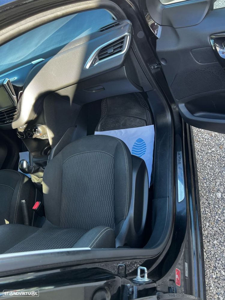 Peugeot 208 1.2 PureTech Style - 10