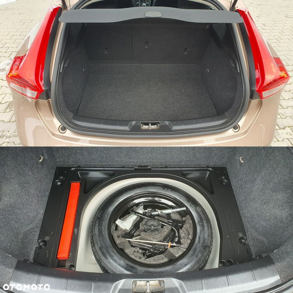 Volvo V40 D2 Momentum - 35