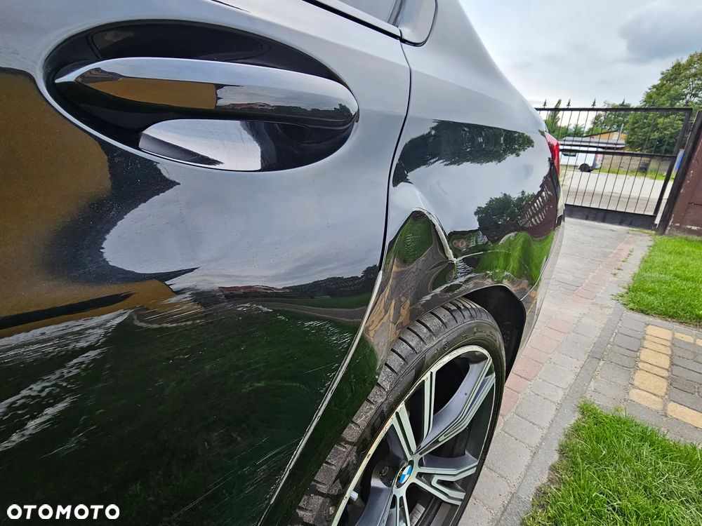 BMW Seria 3 330e M Sport - 39