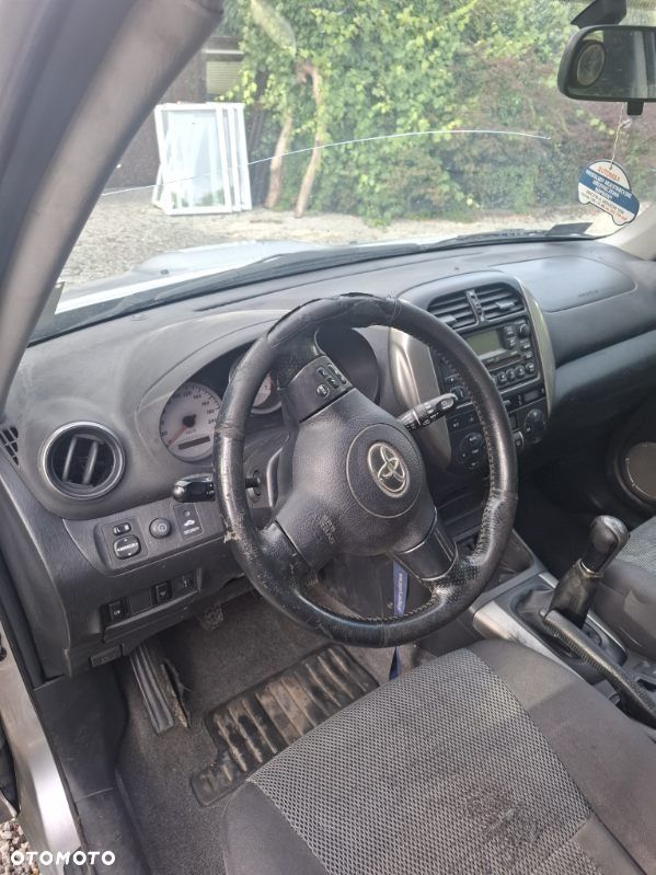 Toyota RAV4 - 4