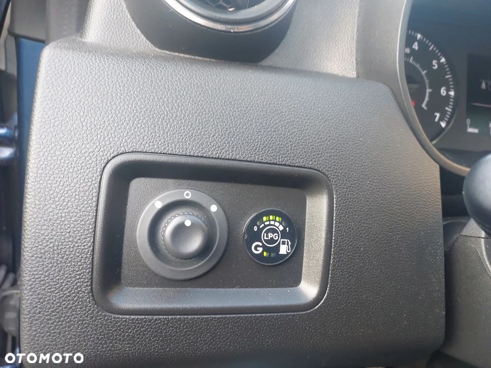 Dacia Duster 1.6 SCe Laureate S&S - 14