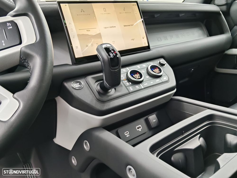 Land Rover Defender 2.0 P400e 110 AWD X-Dynamic HSE - 17