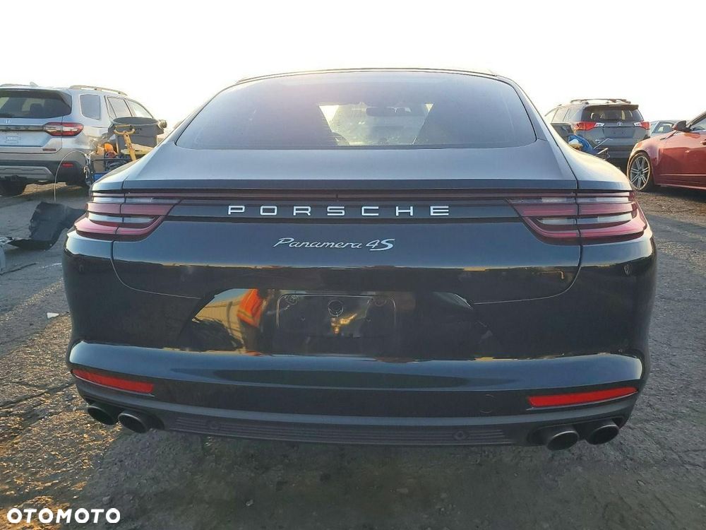 Porsche Panamera 4S - 6