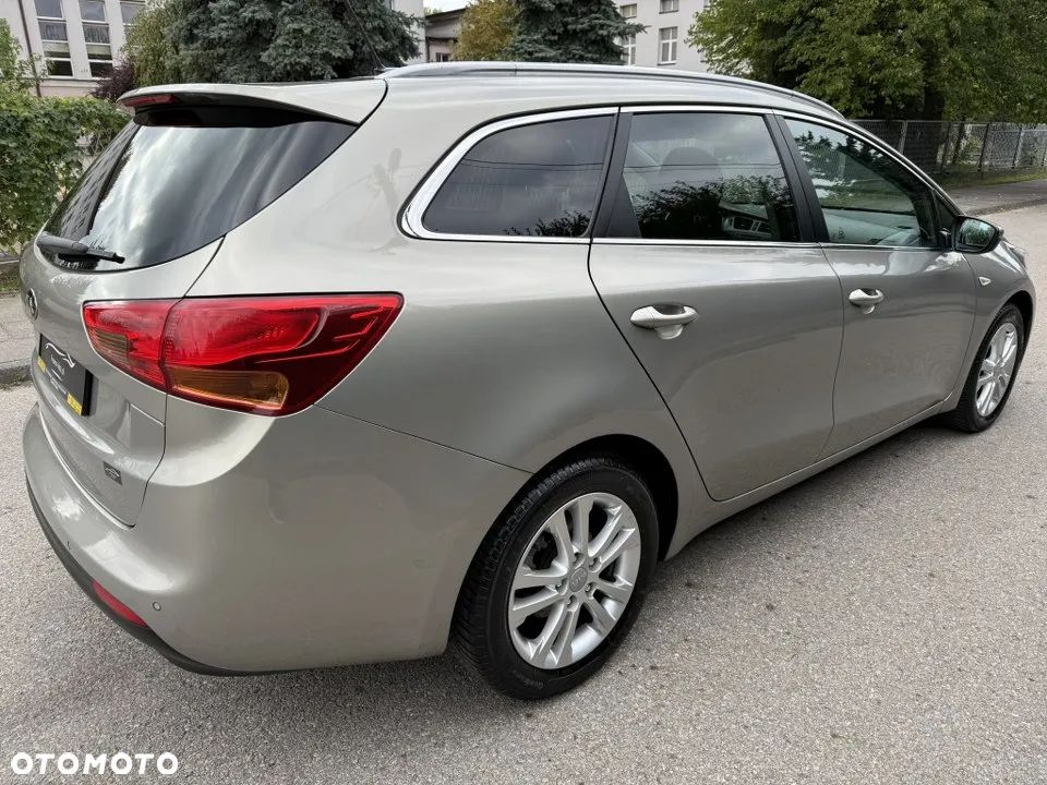 Kia Ceed 1.6 GDI SW Platinum Edition - 6