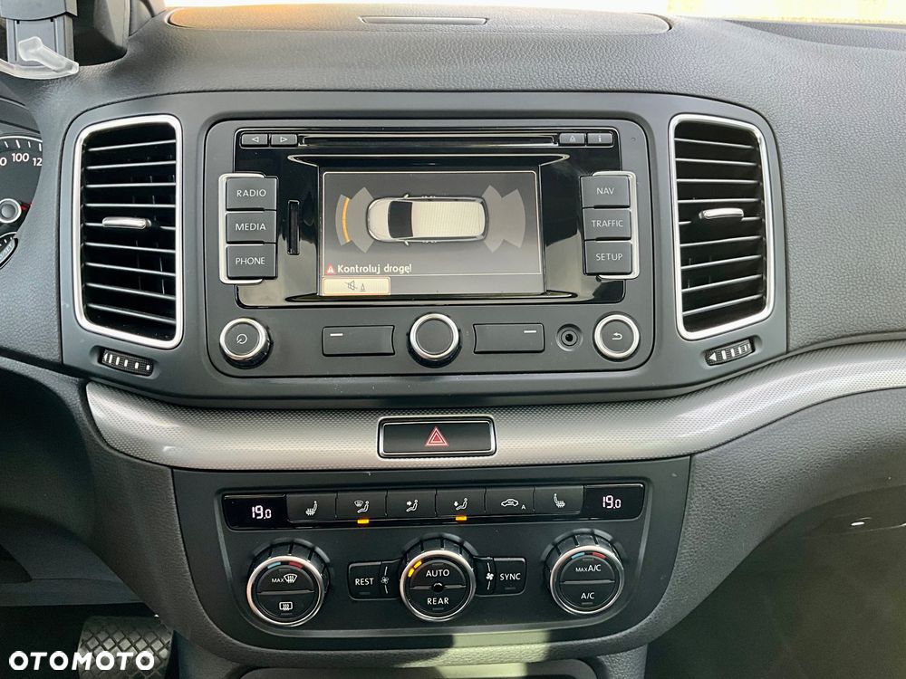 Volkswagen Sharan 2.0 TDI DSG BlueMotion Technology Highline - 24