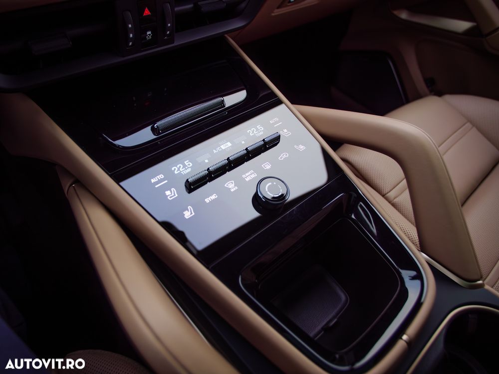 Porsche Cayenne - 24