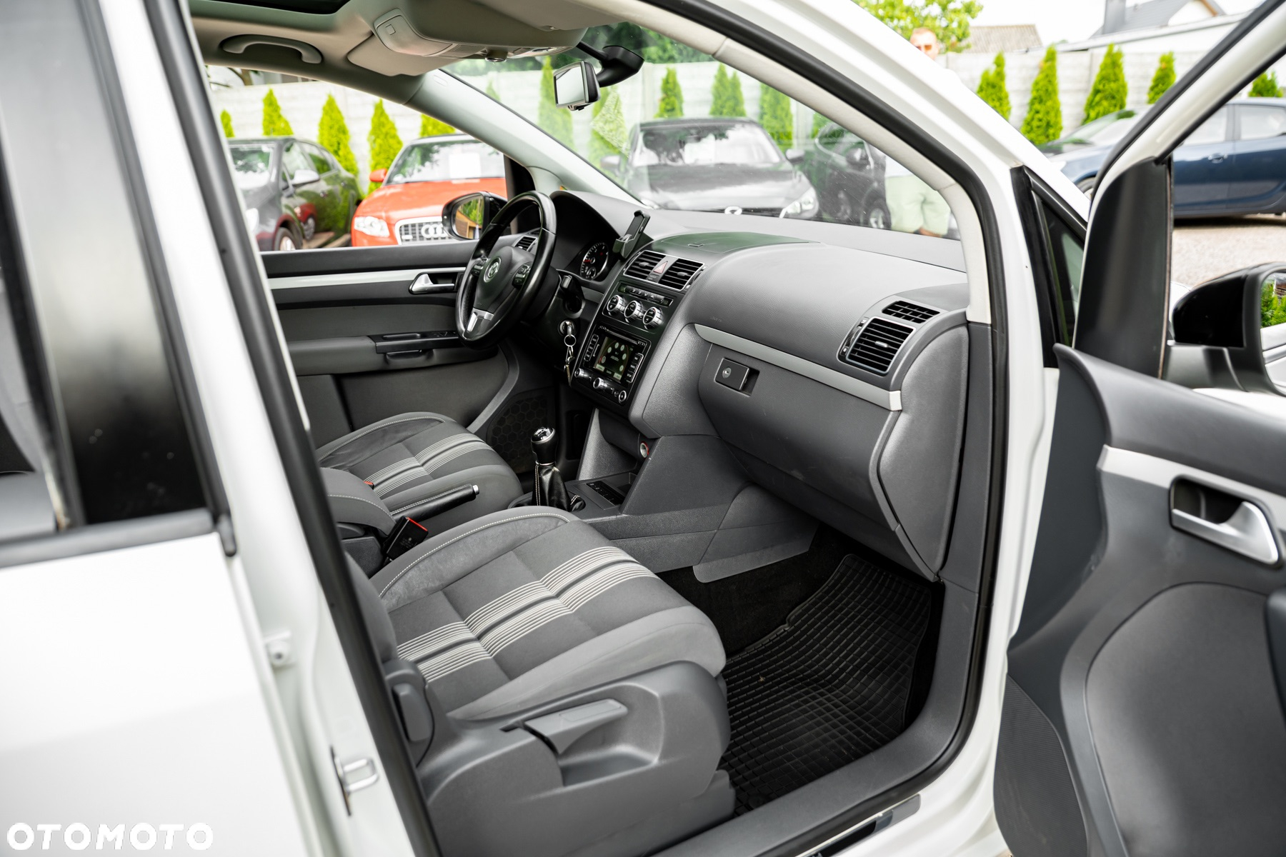 Volkswagen Touran 2.0 TDI DPF BlueMotion Technology MATCH - 21