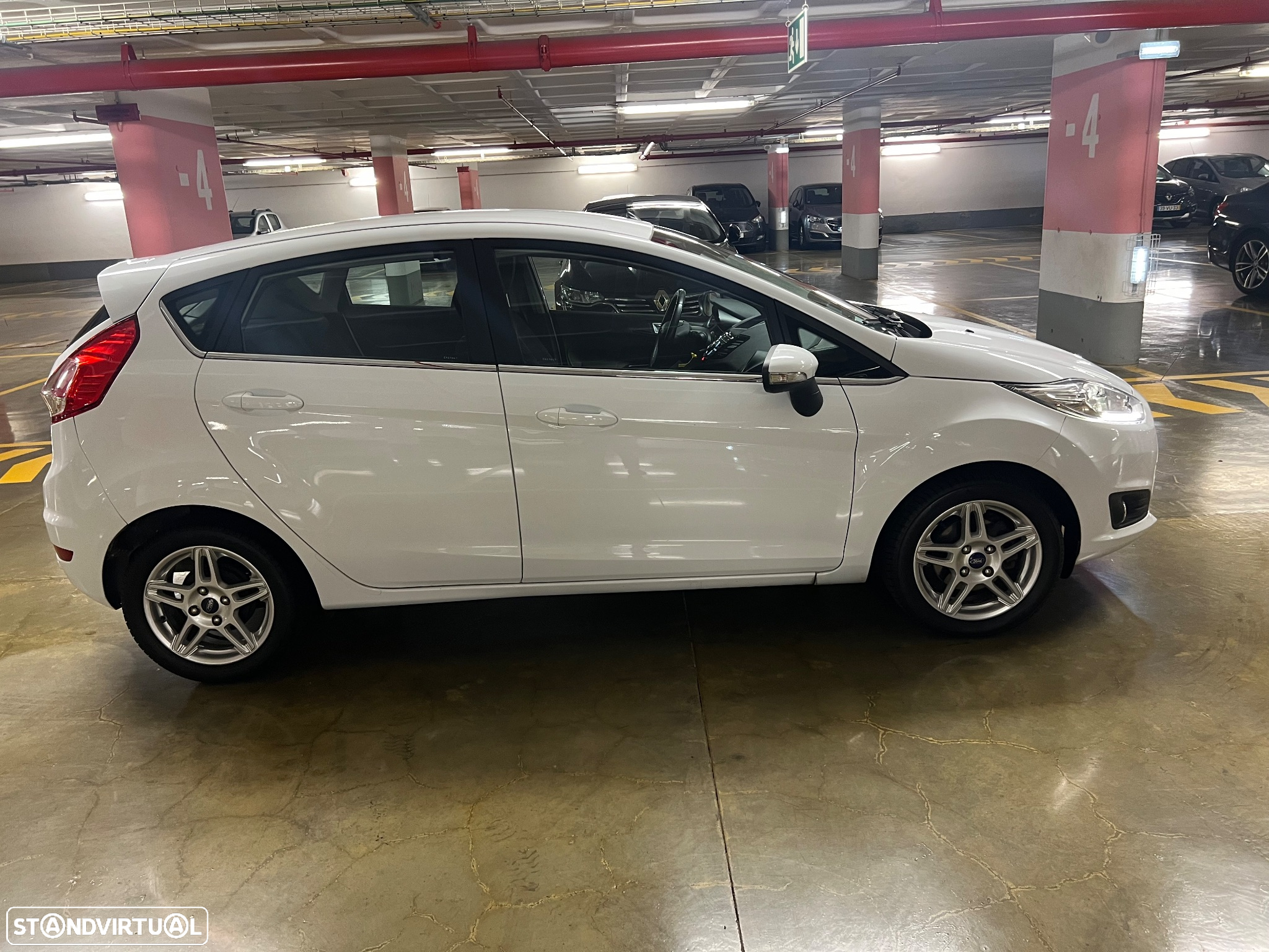 Ford Fiesta 1.0 EcoBoost S&S TITANIUM - 4