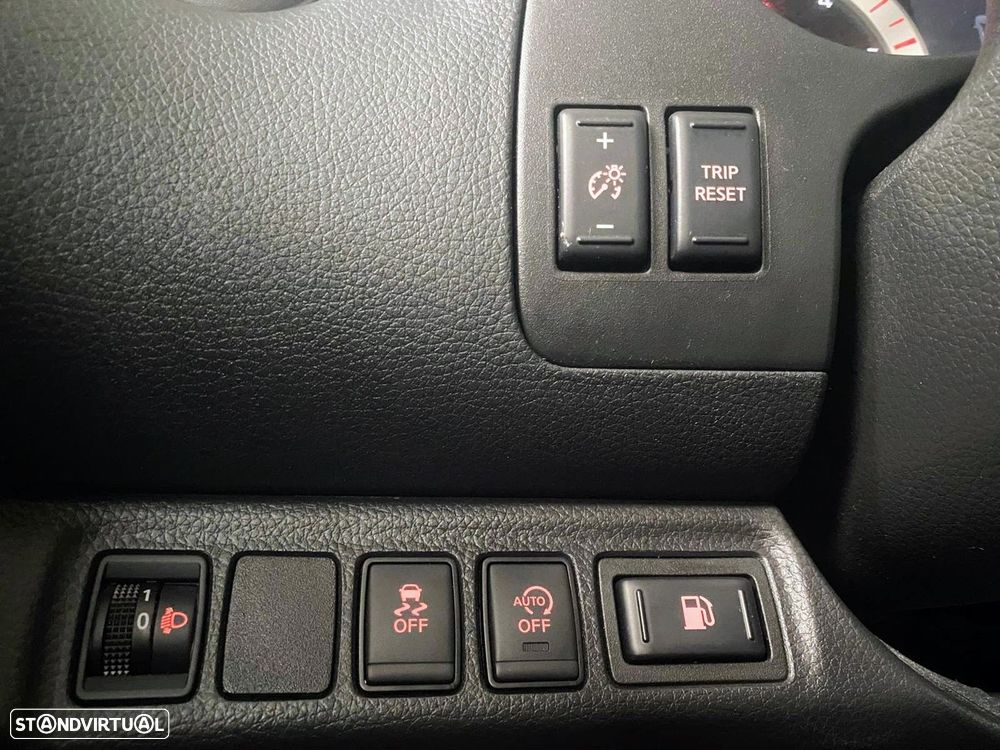 Nissan Navara 2.3 dCi CD 4WD N-Connecta - 20