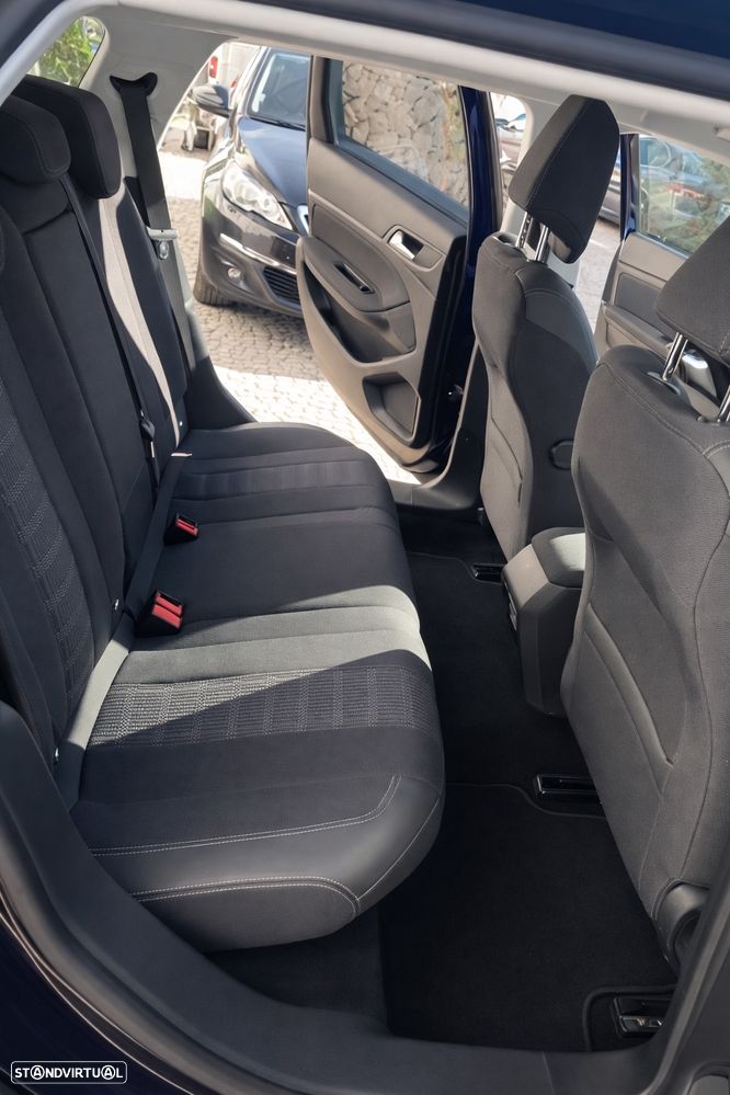 Peugeot 308 SW 1.2 PureTech Allure - 17