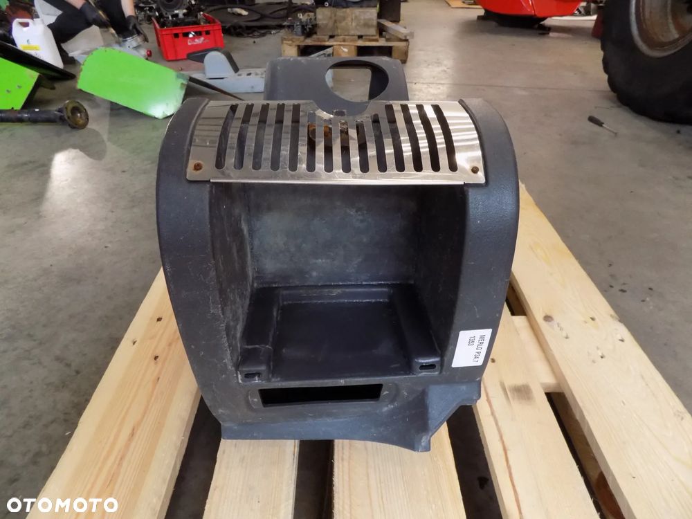Merlo P 34.7 Plastik wnetrza obudowa deski pulpitu radia - 3